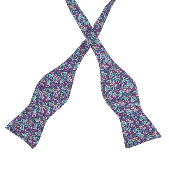 Tommy Hilfiger Men’s Turtle & Leaf Pattern Fuschia Pink Silk Bow Tie - Picture 1 of 4